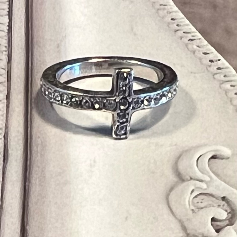 Elegant Sterling Silver Cubic Zirconia Cross Ring. Size 6